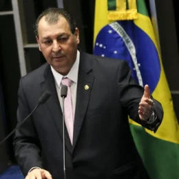 Relator da CCJ rejeita emendas da oposição que buscavam manter 6×1