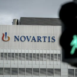 Anvisa suspende teste clínico da Novartis de substância para doenças autoimunes após 3 mortes