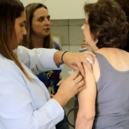 SUS amplia cobertura da vacina Pneumo 20 para maiores de 85 anos