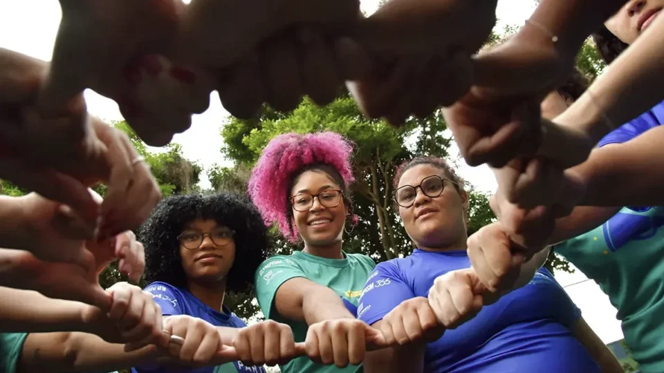 Menina que nasce hoje pode não ver igualdade de gênero na vida toda, diz relatório