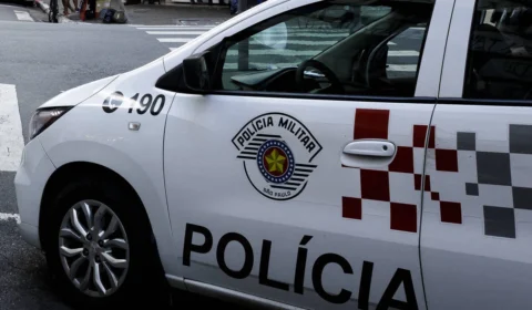 Delegado com sinais de embriaguez bate viatura em carro da PM no centro de SP, diz polícia