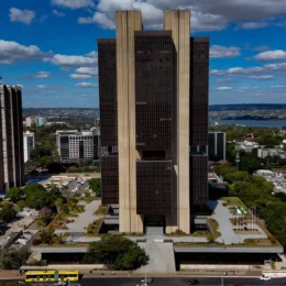 Banco Central reduz juros pela quinta vez e leva taxa a 13,75% antes das eleições