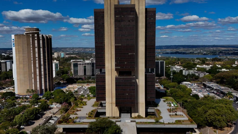 Banco Central reduz juros pela quinta vez e leva taxa a 13,75% antes das eleições