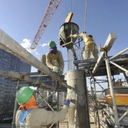 Brasil cria 165,8 mil postos de trabalho em agosto, aponta Caged