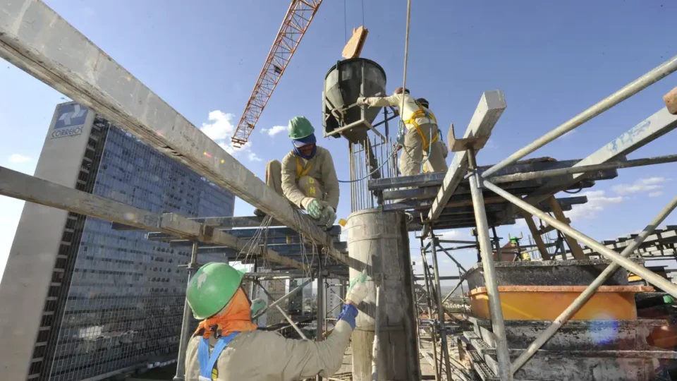Brasil cria 165,8 mil postos de trabalho em agosto, aponta Caged