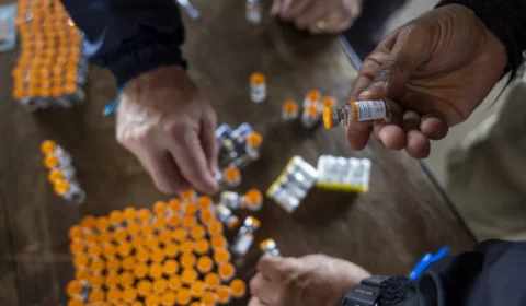 Anvisa alerta para risco de contaminação em preparo caseiro de caneta emagrecedora ilegal