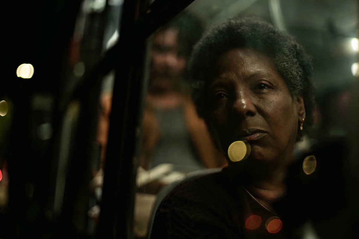 Rejane Farias em cena de 'Vincentina Pede Desculpas', filme de Gabriel Martins - Divulgação
