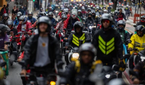 Motoboys fazem breque dos apps e acusam Keeta e 99Food de pagar bônus para esvaziar protesto