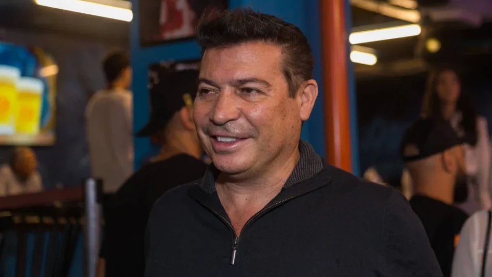Luizão, pentacampeão em 2002, é investigado por suposta violência doméstica em SP