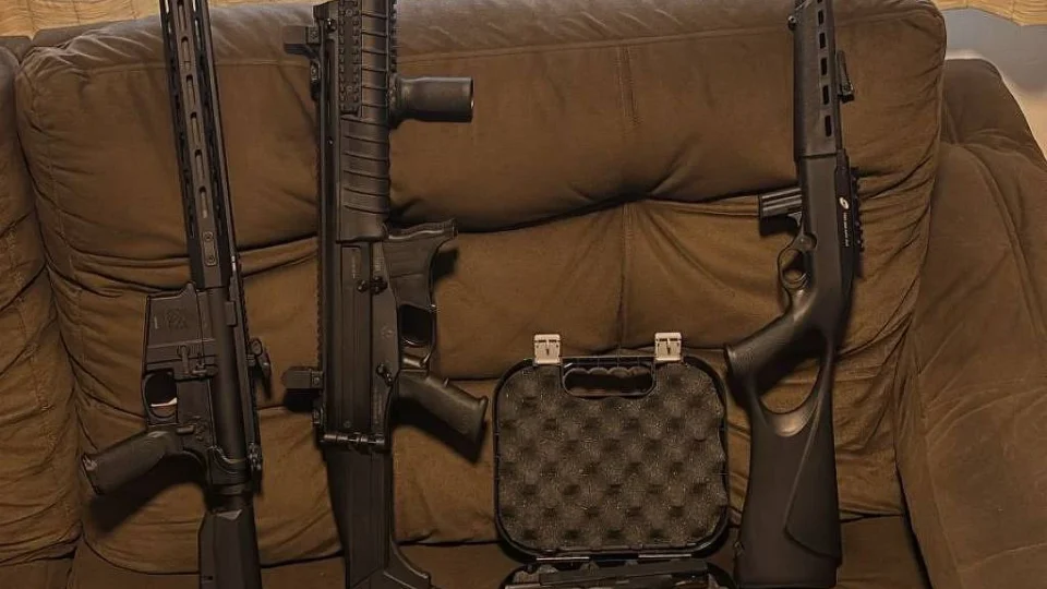 PF prende dez suspeitos de fraudar registros de armas para CACs no Rio de Janeiro