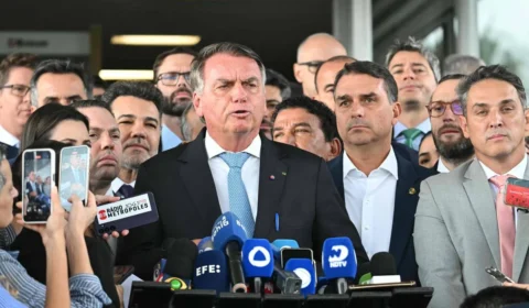 Defesa de Bolsonaro desiste de pedido a Kassio de suspensão de pena da trama golpista