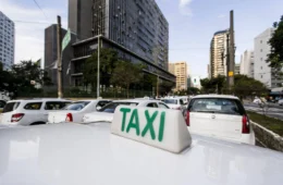 Prefeitura cancela cadastro de taxista que cobrou R$ 30 mil por corrida de R$ 30