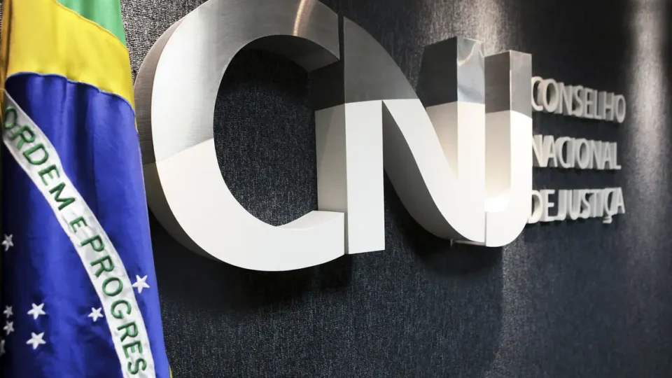 CNJ faz operação em gabinete de desembargador ligado a Nunes Marques