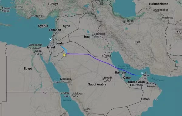 Voo FZ1073 da Flydubai com destino a Tel Aviv desvia rota após incidente a bordo em 30 de setembro de 2026. — Foto: Flightradar24.com/Handout 