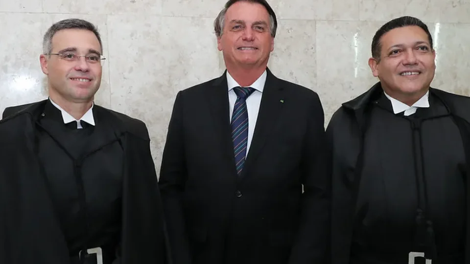 Ministros de Bolsonaro criam crise de confiança na Justiça Eleitoral