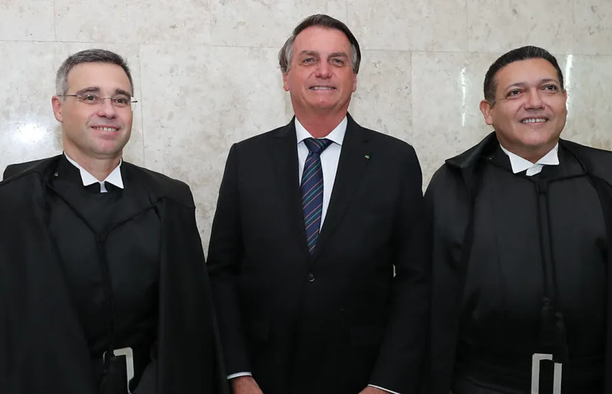 Ministros de Bolsonaro criam crise de confiança na Justiça Eleitoral