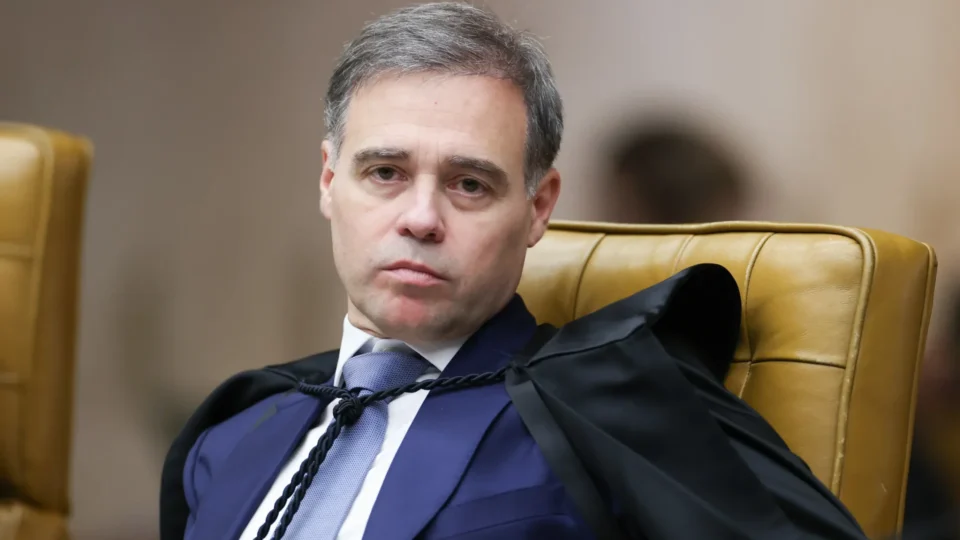 Após pedido de Flávio, Mendonça censura até posts de perfis dedicados ao Santuário de Nossa Senhora