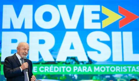 Lula prorroga crédito de R$ 30 bi para motoristas de aplicativo e inclui vans escolares