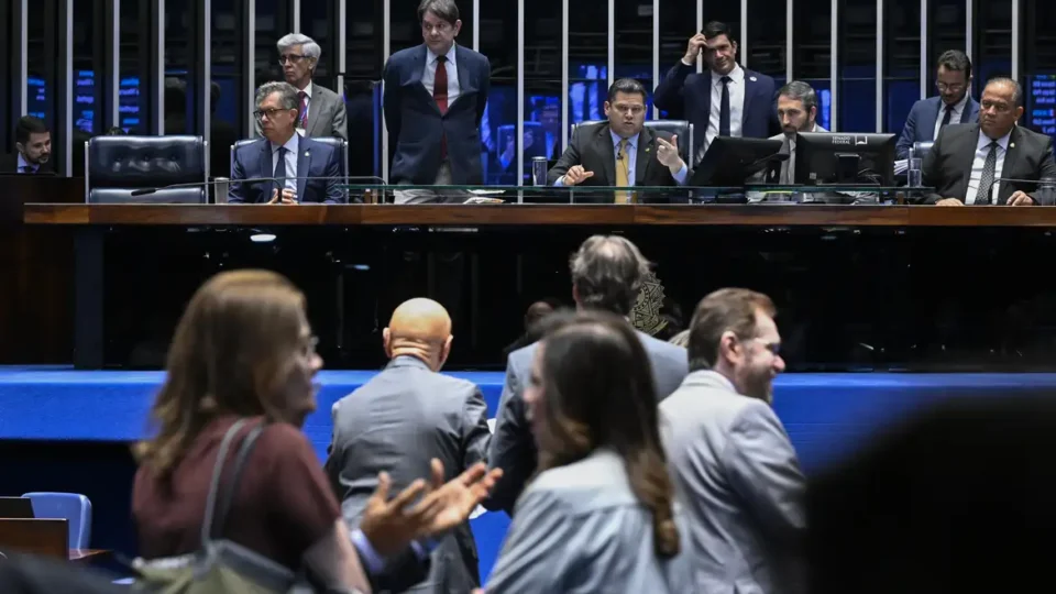Governo obtém vitórias no Congresso; PECs da 6×1 e da Segurança só depois das eleições