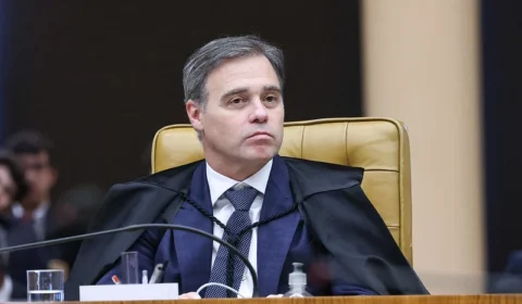 PF espera há seis meses decisão de Mendonça para rastrear dinheiro do Master