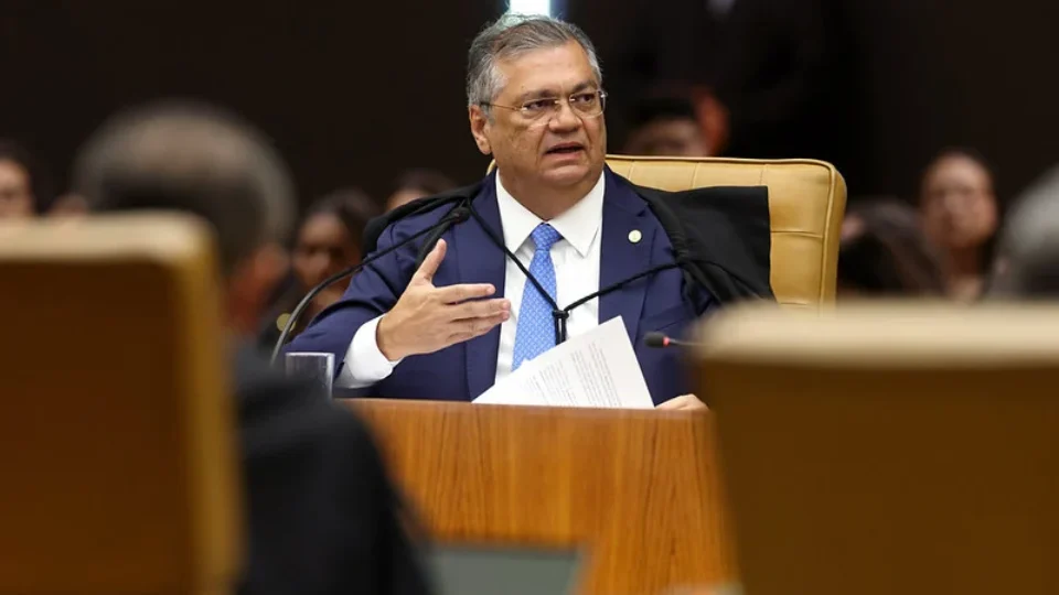 Dino inclui fundo do Master na investigação da PF sobre cemitérios de SP