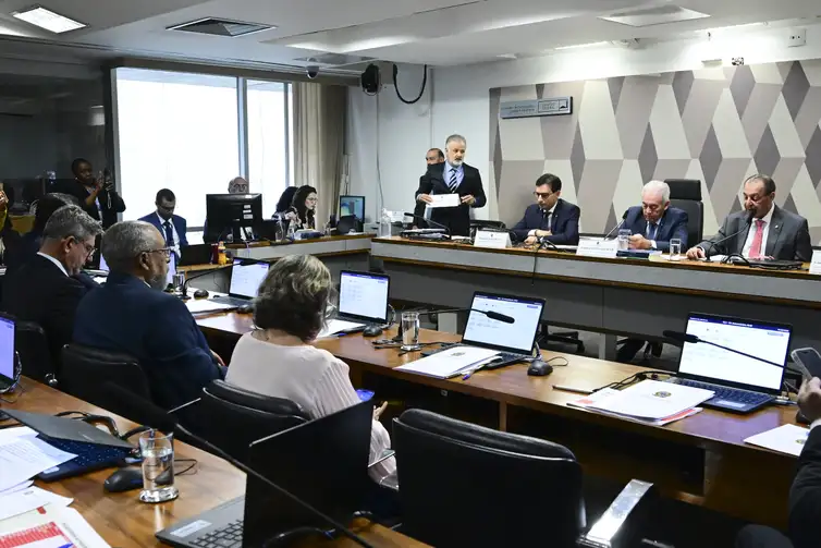 CCJ em reunião para analisar a PEC do fim da escala 6x1. -Arquivo/Geraldo Magela/Agência Senado