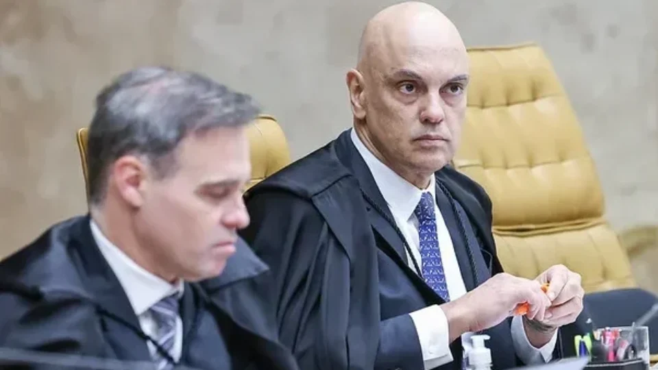 Mendonça libera para plenário relatório da PF sobre relação entre Moraes e Vorcaro
