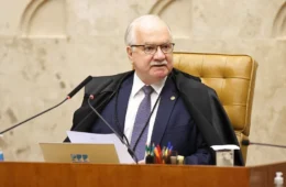 Fachin tira de Moraes inquérito das fake news e assume investigações relacionadas