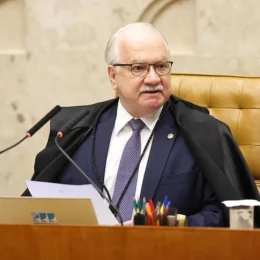 Fachin tira de Moraes inquérito das fake news e assume investigações relacionadas
