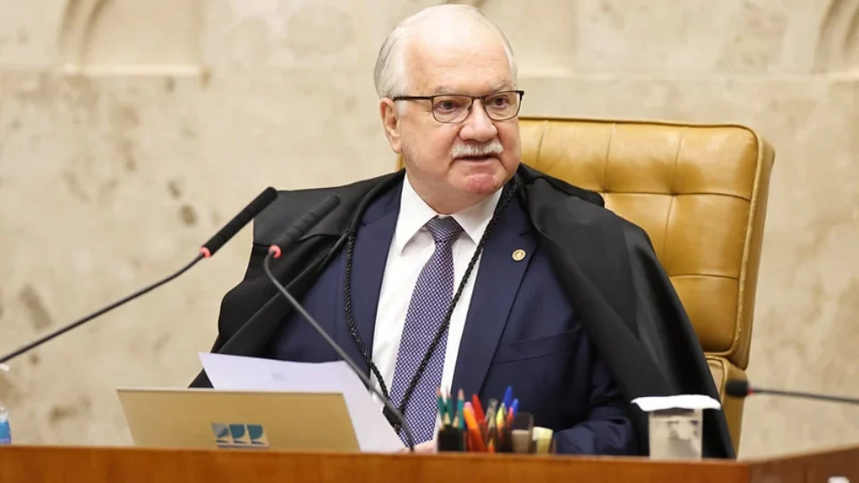 Fachin tira de Moraes inquérito das fake news e assume investigações relacionadas