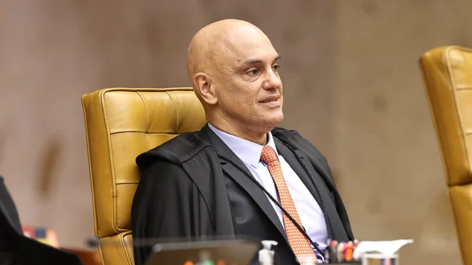 Moraes pede a Fachin retirada de sigilo de dados sobre rede de pagamentos do Master