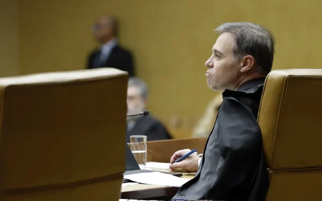 Mendonça tira tornozeleiras de ex-integrantes do governo Bolsonaro no caso INSS