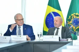 Fachin sinaliza a Lula que levará casos de Moraes e Mendonça ao plenário do STF