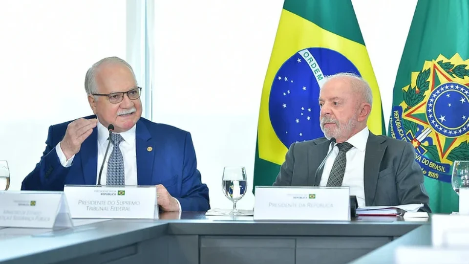Fachin sinaliza a Lula que levará casos de Moraes e Mendonça ao plenário do STF