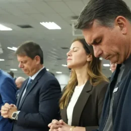 Nove dias após condenação, Tarcísio é alvo de nova ação eleitoral por ato em igreja