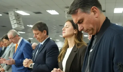 Nove dias após condenação, Tarcísio é alvo de nova ação eleitoral por ato em igreja