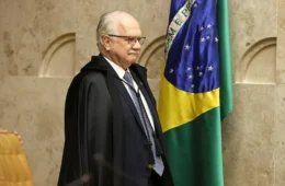 Sob desgaste, Fachin tende a adiar caso Mendonça; ministros discutem obstruir pauta do STF