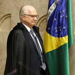Sob desgaste, Fachin tende a adiar caso Mendonça; ministros discutem obstruir pauta do STF