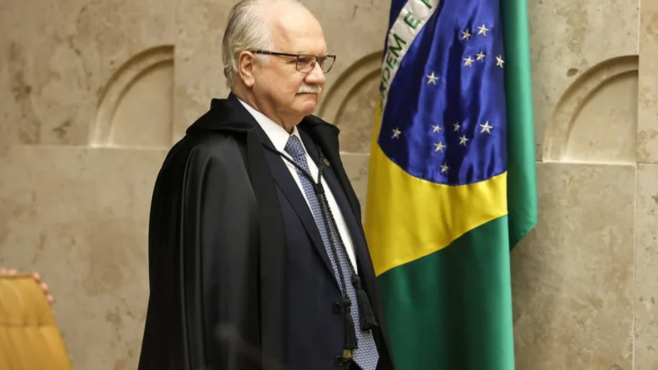Sob desgaste, Fachin tende a adiar caso Mendonça; ministros discutem obstruir pauta do STF