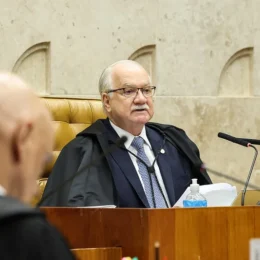 Fachin devolve caso INSS para relatoria de Mendonça e mantém inquérito do Master na Presidência