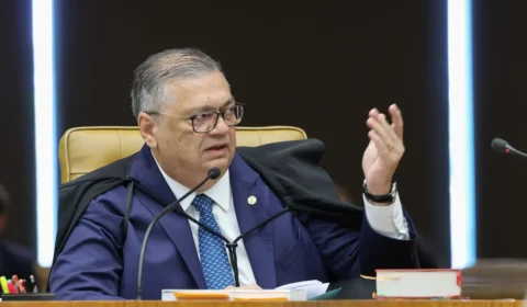 Pedido de vista de Dino incomoda campanha de Lula em meio à crise no STF