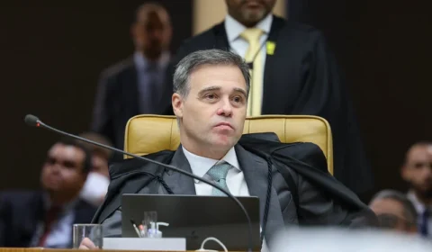Sozinho e o último a sair, Mendonça fica isolado frente a colegas que ameaçam expor tudo e todos