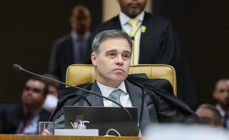 Sozinho e o último a sair, Mendonça fica isolado frente a colegas que ameaçam expor tudo e todos