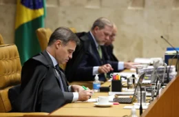 Mendonça pede a Fachin arquivamento de acusações contra si e apuração contra Moraes