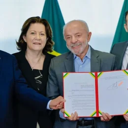 Lula anuncia reajuste de 15% no Bolsa Família; veja o novo valor
