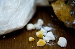 Drogas inéditas são identificadas em amostras de saliva coletadas em festas de SP