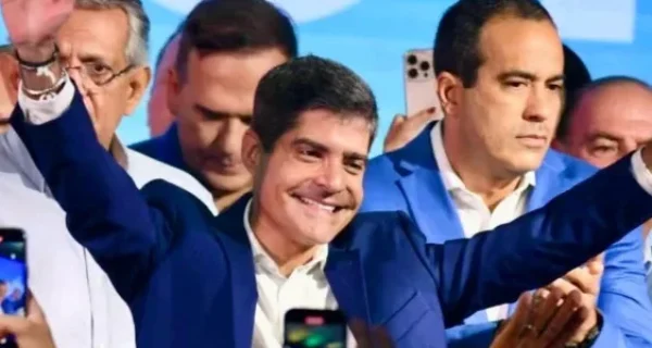 ACM Neto liderou esquema com transporte de dinheiro vivo em jatinho, aponta PF