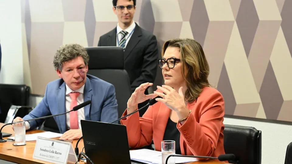 Papel dos Correios e prazo para rever isenção travam votação de MP das blusinhas