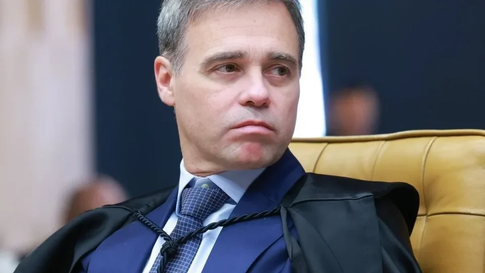 MENDONÇA GOLPEIA A PF