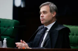 Mendonça diz ter sido monitorado pela PF; decisão não aponta vigilância nem espionagem